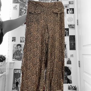 AMERICAN EAGLE- Flowy Cheetah Flare Pants🤎🖤